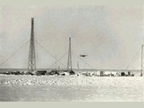 Die Adolph Ochs Radio Towers in 'Little America', dem Camp der Byrd-Expedition...